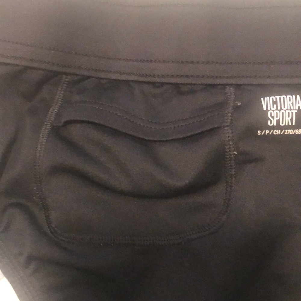 Victoria’s Secret Sport The Player shorts with inside underwear & hidden pocket - Picture 8 of 8